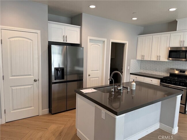 Building Photo - 501 Villa Way