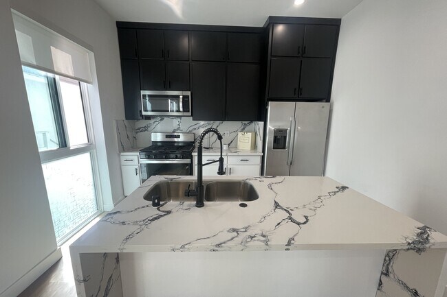 Building Photo - 8662 Cadillac Ave