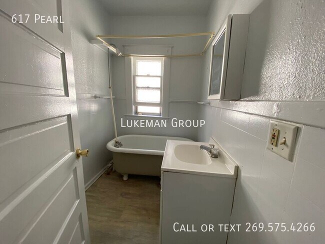 Building Photo - 617 Pearl-