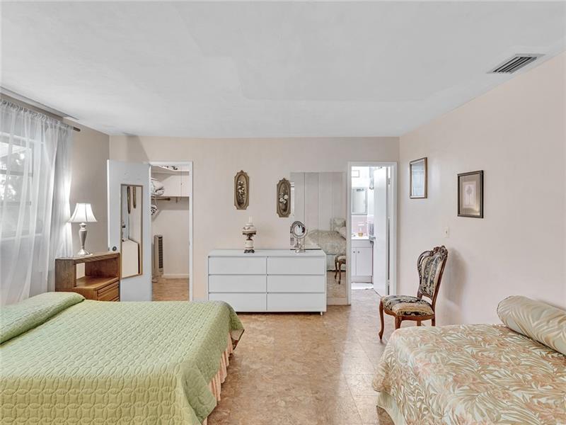 Building Photo - 4910 NE 18th Ave