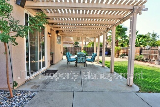 Building Photo - 3232 Balada Way