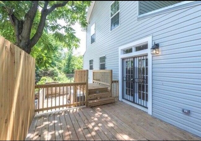 Deck - 5108 Bass Pl SE