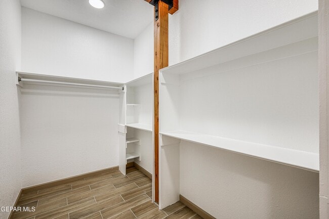 Building Photo - 4945 Vista Grande Cir