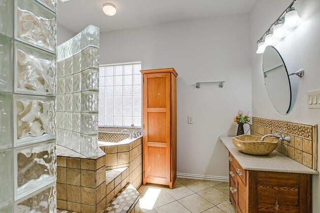 Building Photo - 2101 Chaparral Dr