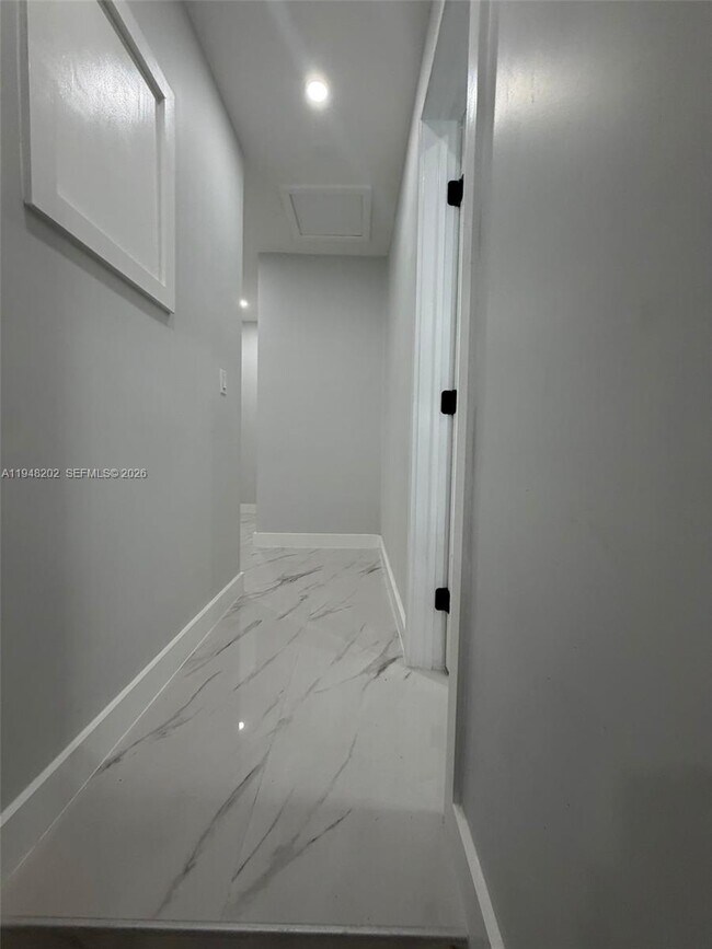 Building Photo - 1085 NW 191st St