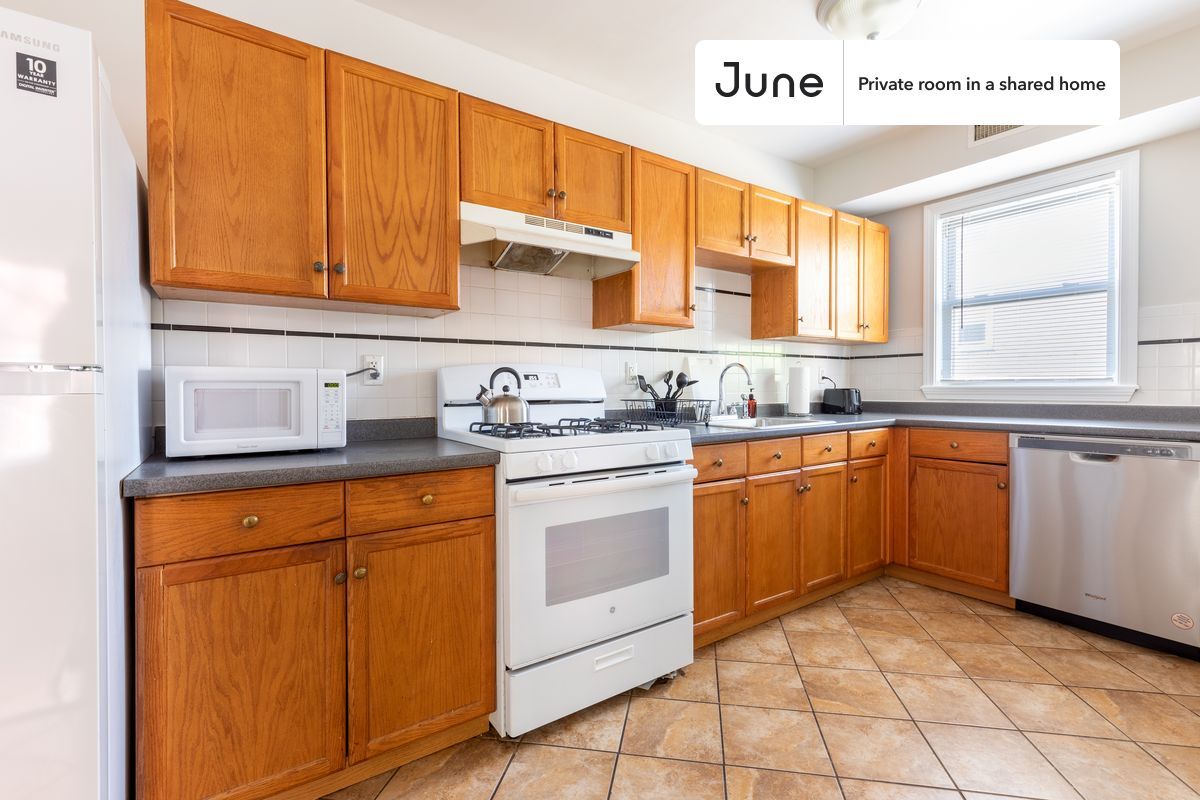 Building Photo - Room in Shared 4 bed/2 bath home