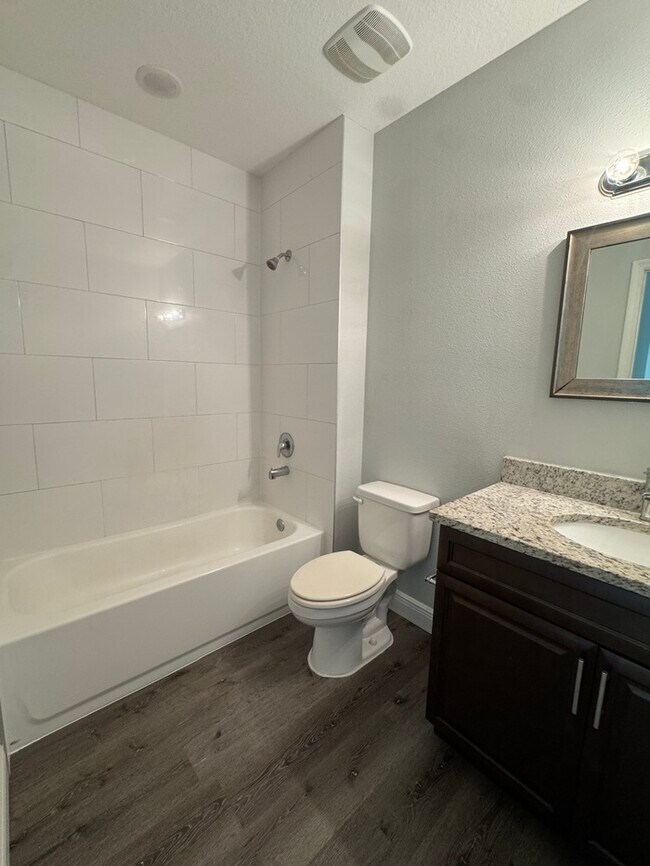 Building Photo - 3/2 ready to move in