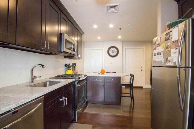 Building Photo - 409 Adams St