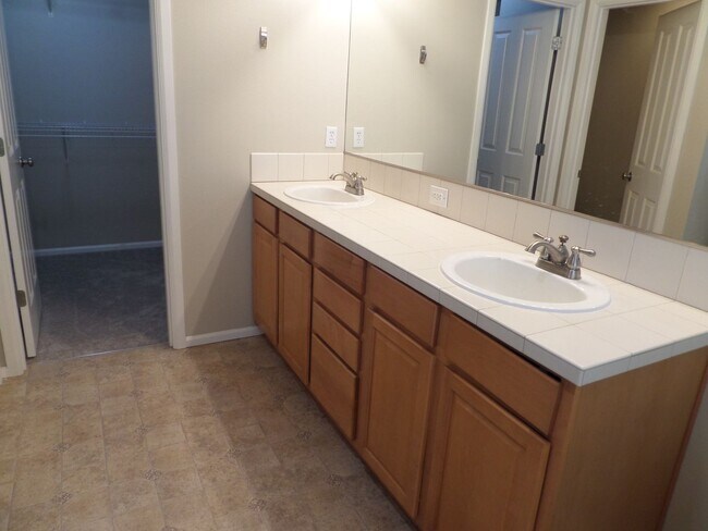 Building Photo - Gorgeous 3 Bedroom Home in Fantastic Bothell Location!