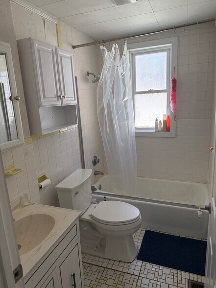 Bathroom - 55 Victoria St