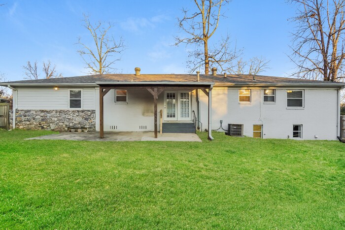 Building Photo - 7165 Rowan Rd