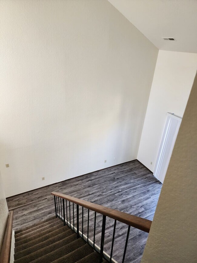 Building Photo - 1313 Claus Rd