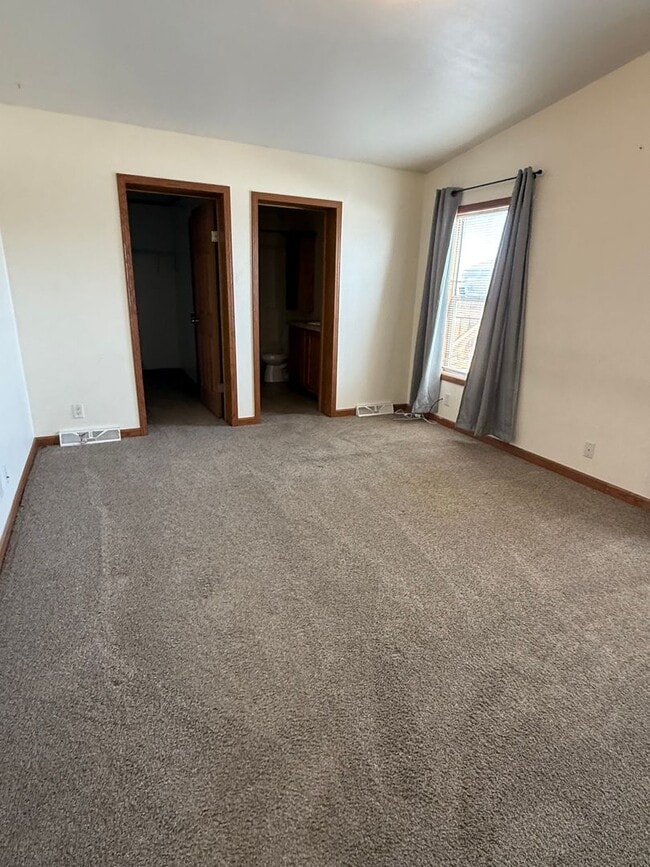 Building Photo - 3 Bedroom Home MILLIKEN