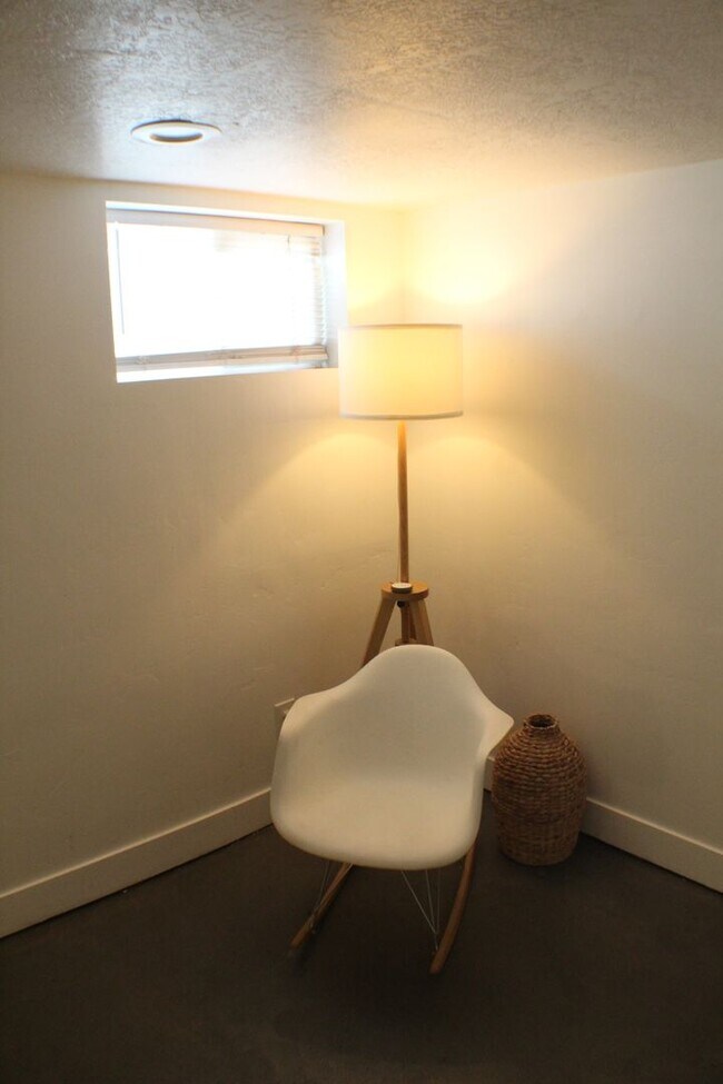 Building Photo - GORGEOUS Salt Lake Home!!!