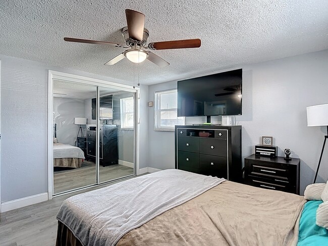 Building Photo - 5913 Appletree Rd