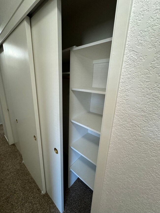 Building Photo - 1042 Awani Dr