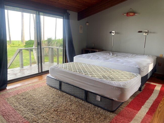 Building Photo - 4680 Peaceful Shores Dr