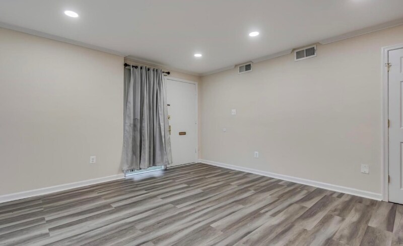 Building Photo - 7135 Donnell Pl
