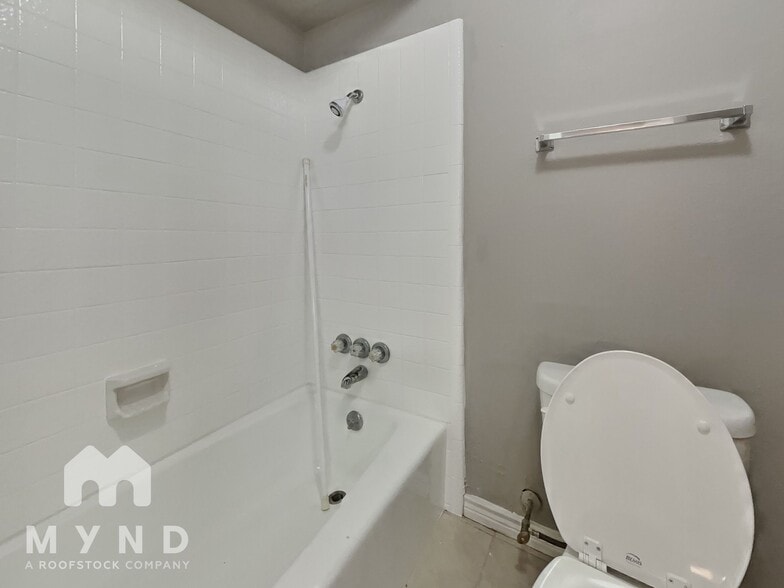 Building Photo - 314 Towne House Ln
