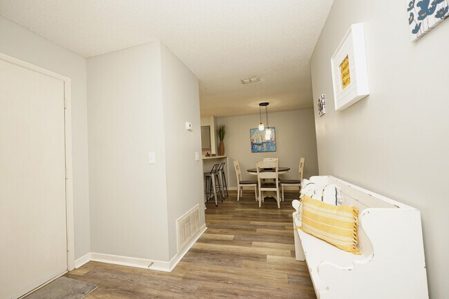 Building Photo - 55 Bay Dr