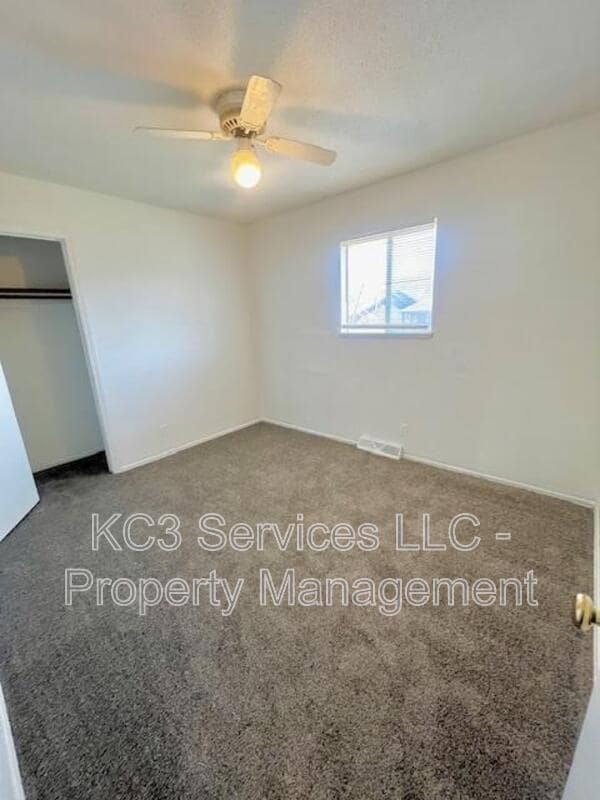 Building Photo - 5025 N Bellaire Ave