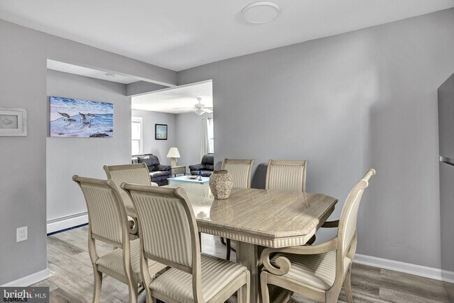 Building Photo - 15 N Victoria Ave