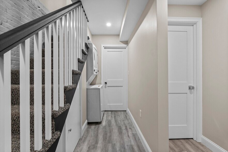 Building Photo - 769 E 6th St