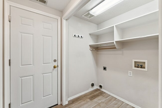 Building Photo - 5998 S Wallflower Pl