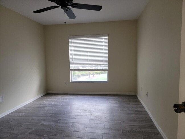 Building Photo - 233 River Bluff Ln