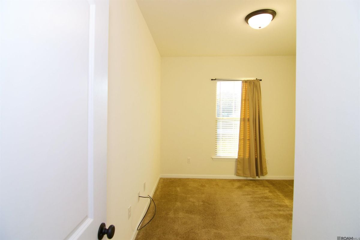 Building Photo - 41734 Shallow Bend Dr