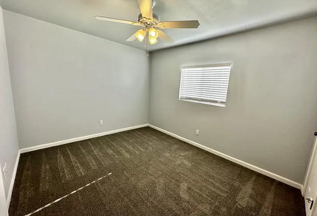 Building Photo - Beautifully remodeled 3 bed 1.5 bath in the desirable subdivision of Woodstone