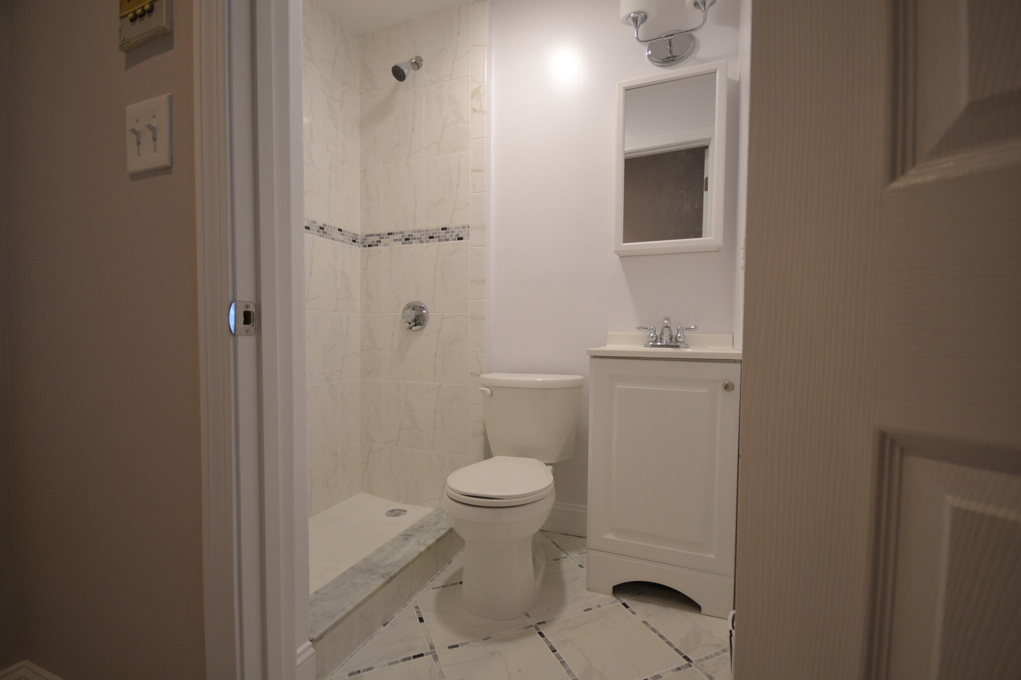 Building Photo - 213 Maverick St