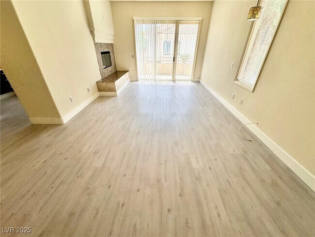 Building Photo - 8753 Rainbow Ridge Dr