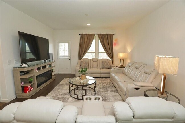 Building Photo - 14463 Cedar Ledge Ln
