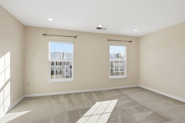 Building Photo - Unbeatable location near Lake Ridge Park and Marina, offering boating, fishing, wildlife and bird...