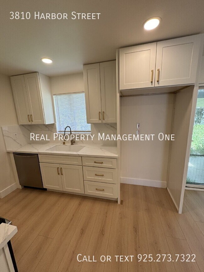 Building Photo - 3810 Harbor St