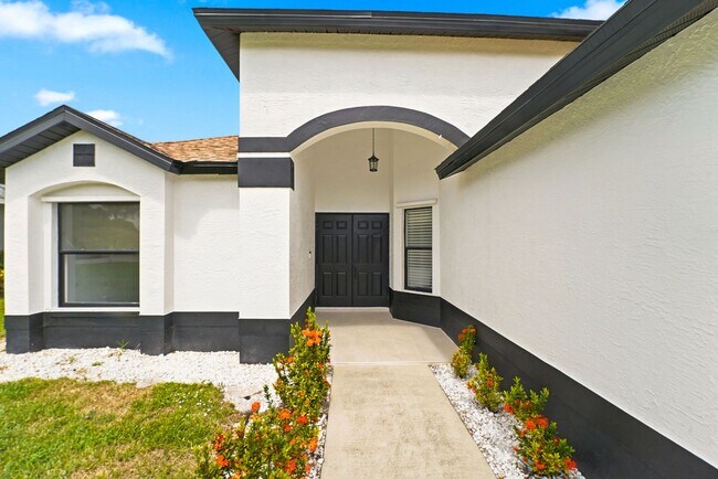 Building Photo - Newly renovated 3-bedroom, 2-bath single-family residence located in the Queens Park community.