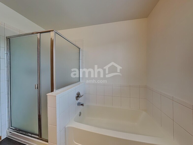 Building Photo - 1204 Stonecrop Ln