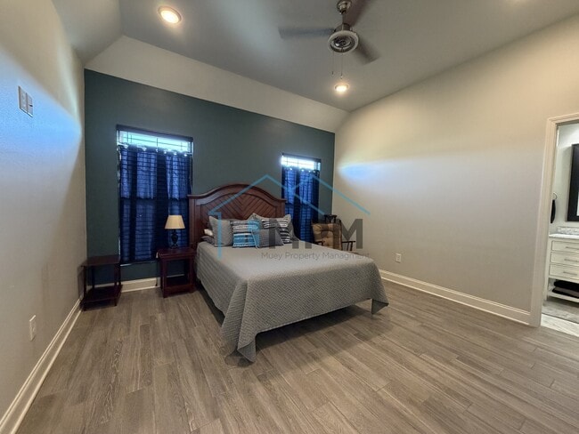 Building Photo - 492 Cliff Bullock Dr