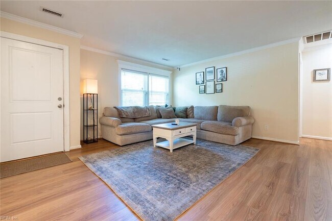 Building Photo - 820 Plainsman Ct