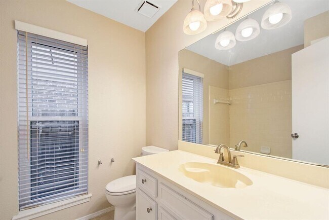 Building Photo - 108 N Deerfoot Cir
