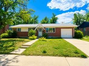 Building Photo - Spacious 4 Bed Home in South Boulder Near CU & Trails