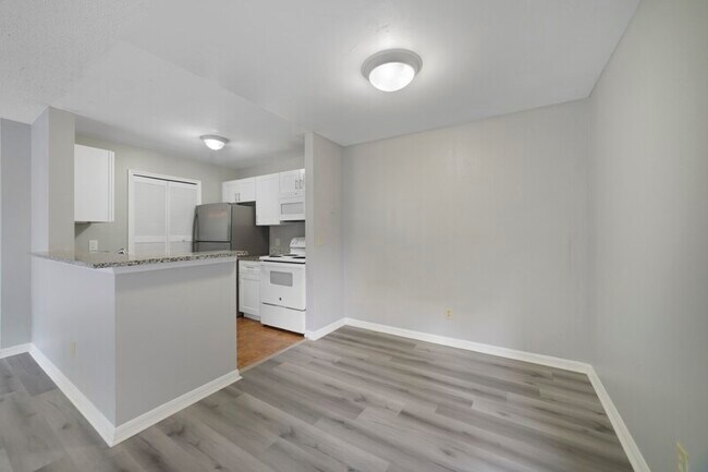 Building Photo - 6178 Westgate Dr