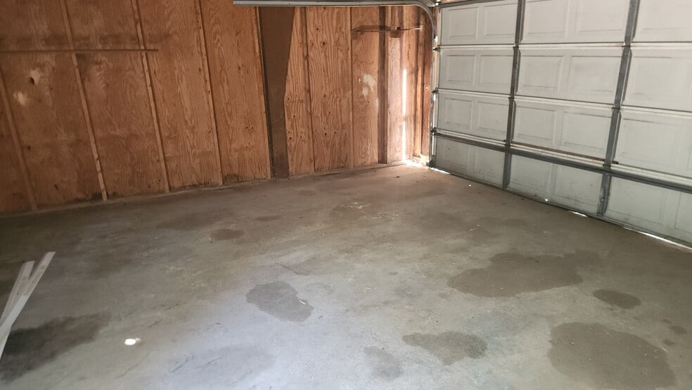 Covered Garage - 6824 Oldham