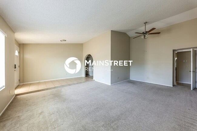 Building Photo - 6202 W Sunnyside Dr
