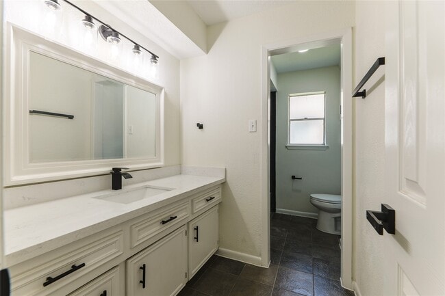 Building Photo - 431 Topsail Way