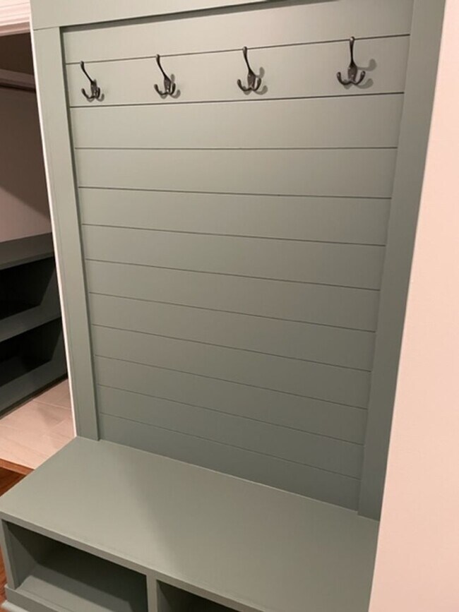 Building Photo - Vonore 37885 - 4 bedroom, 3 bath in Tellico Village - Contact Ed Johnson 865-924-5045