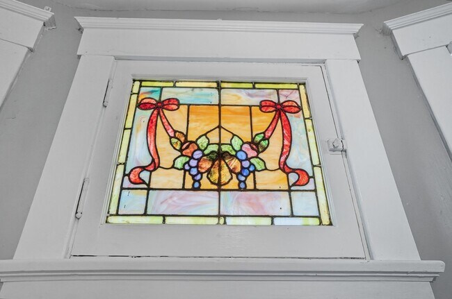 Building Photo - Emming Duplex