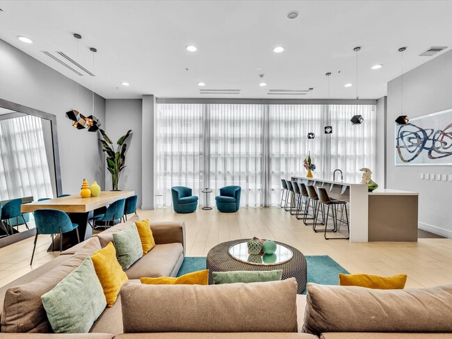 Building Photo - 665 NE 25th St