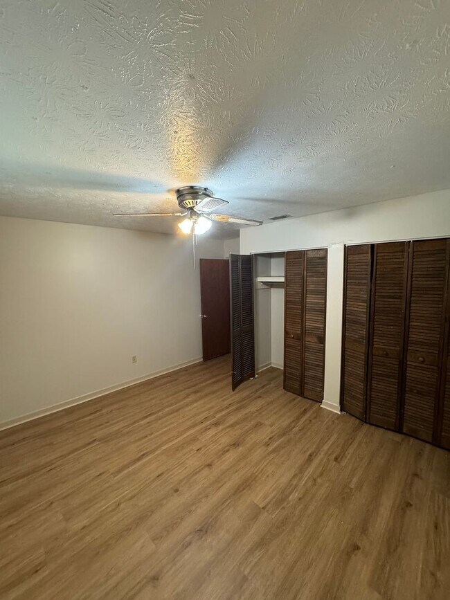 Building Photo - 1807-1807 Cedar Shoals Dr